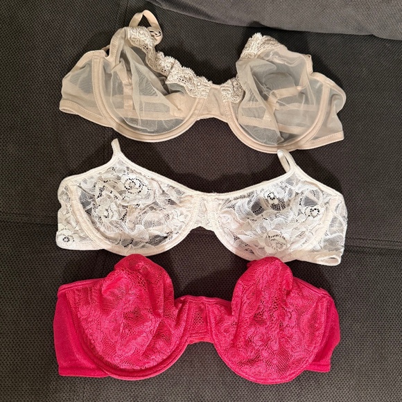 3 Pack of Bras (No Tags-34C) Tan, White, Red (Good Condition) - Picture 1 of 4